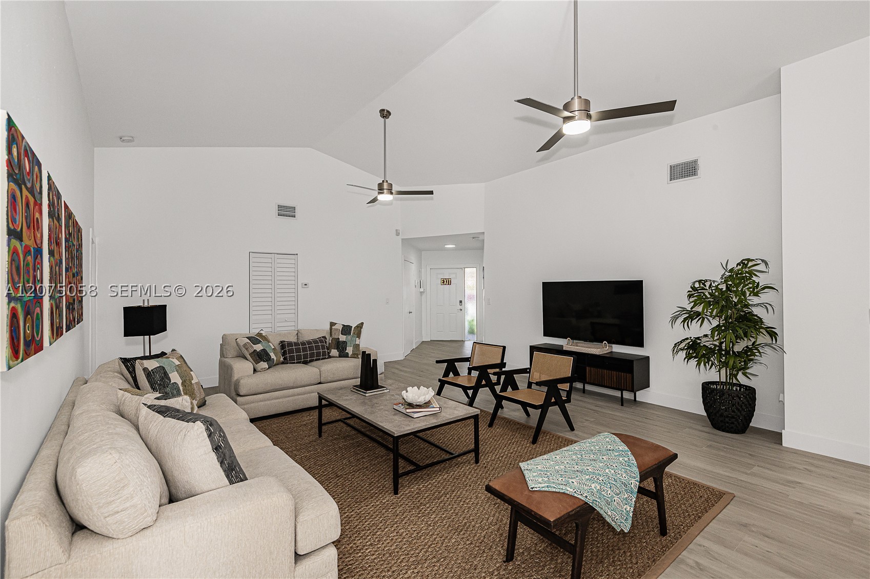 216 SE 9th St, Dania Beach FL 33004