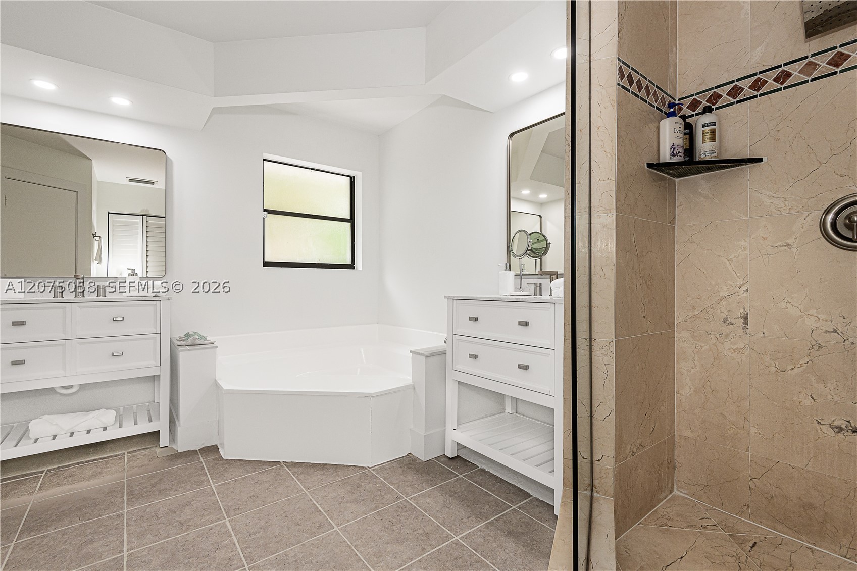 216 SE 9th St, Dania Beach FL 33004