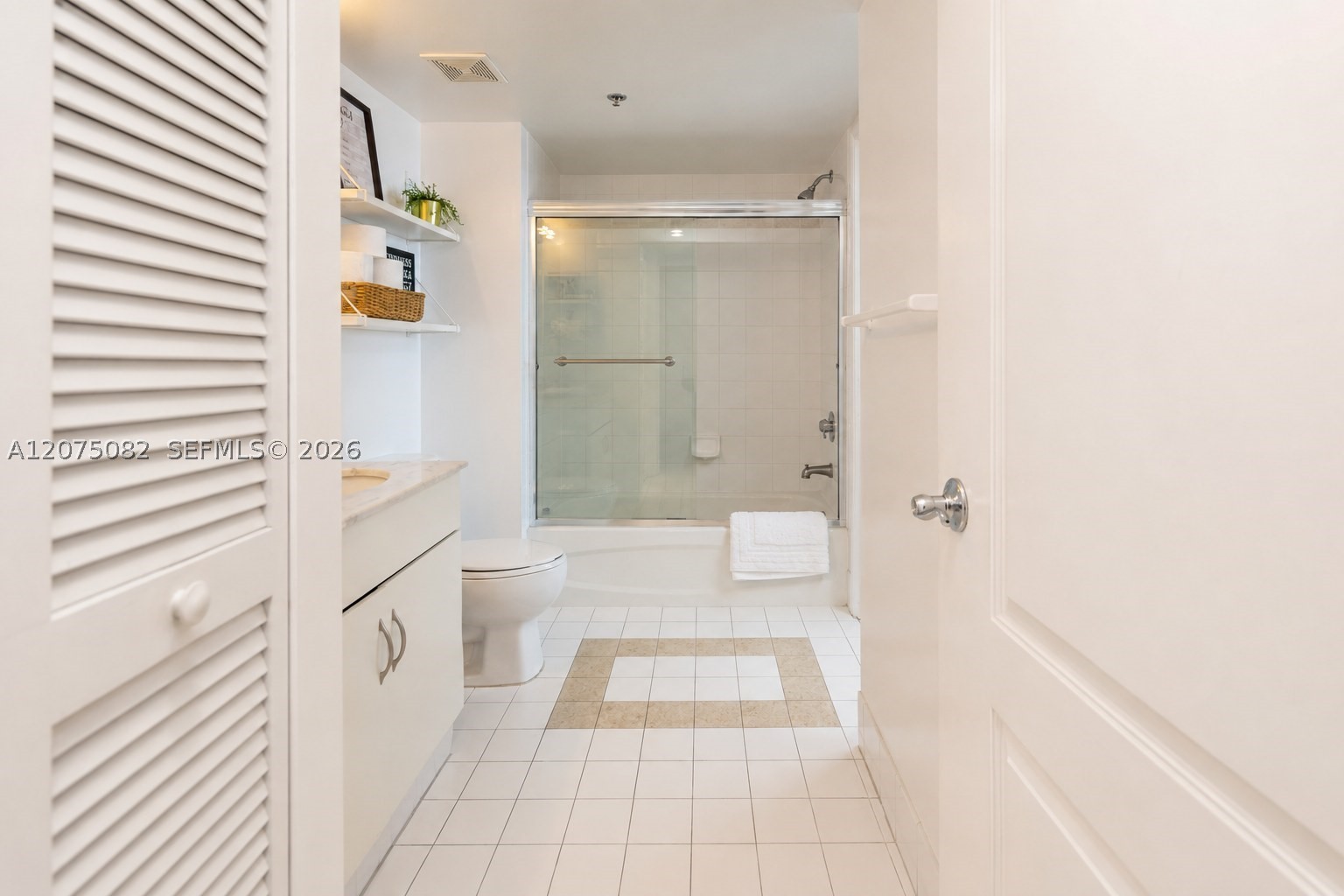 1200 Brickell Bay Dr #3207, Miami FL 33131