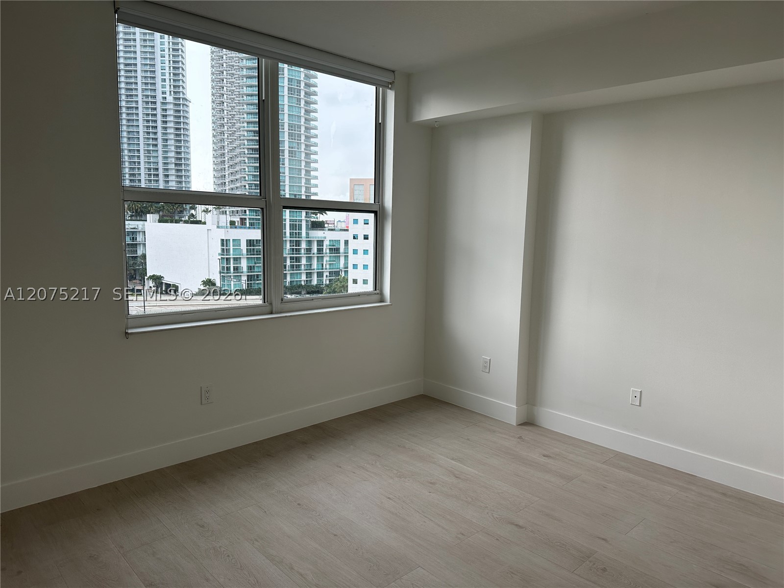 31 SE 5th St #1007, Miami FL 33131