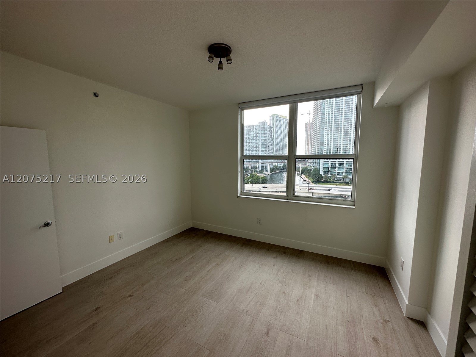 31 SE 5th St #1007, Miami FL 33131