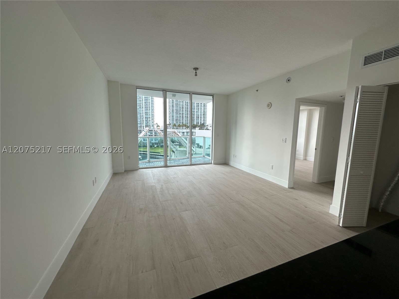 31 SE 5th St #1007, Miami FL 33131