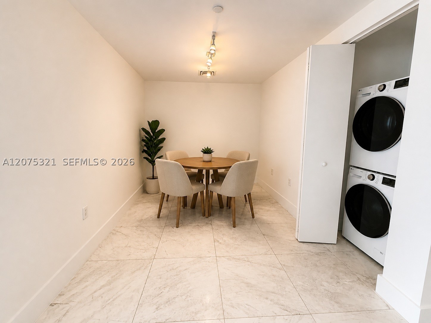 900 Biscayne Blvd #902, Miami FL 33132