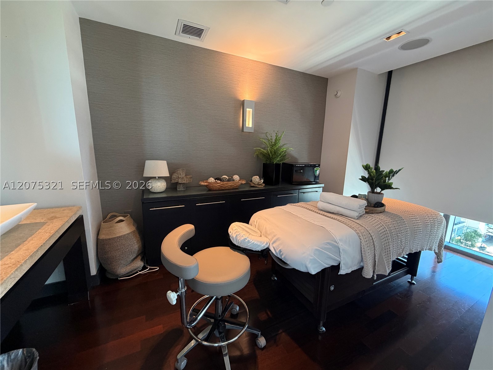 900 Biscayne Blvd #902, Miami FL 33132