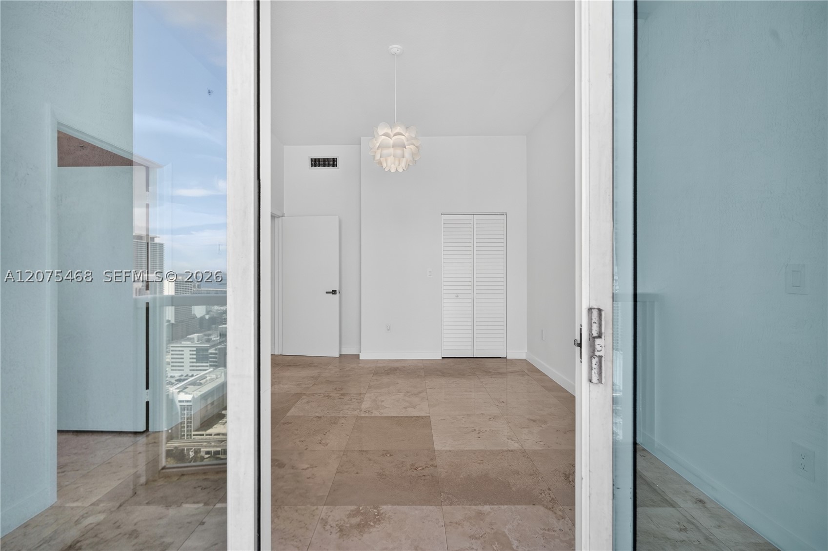 31 SE 5th St #4212, Miami FL 33131