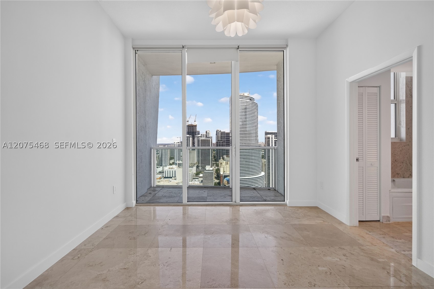 31 SE 5th St #4212, Miami FL 33131