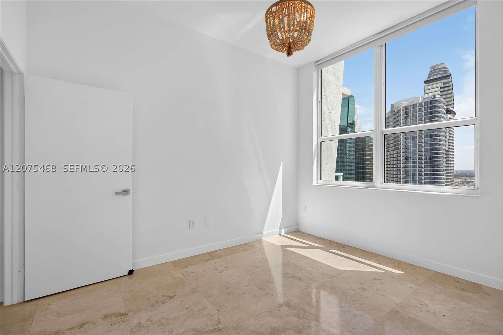 31 SE 5th St #4212, Miami FL 33131