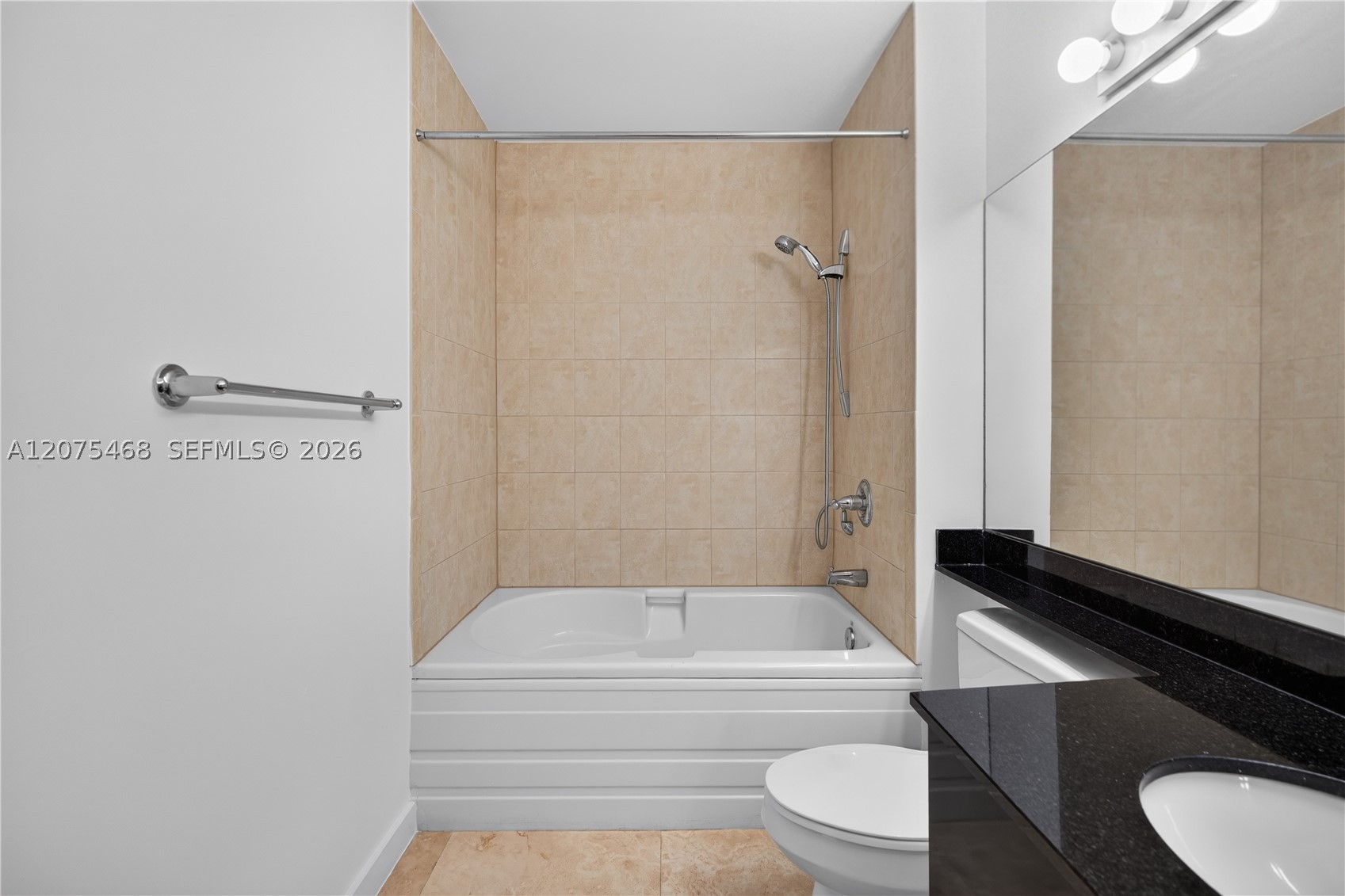 31 SE 5th St #4212, Miami FL 33131