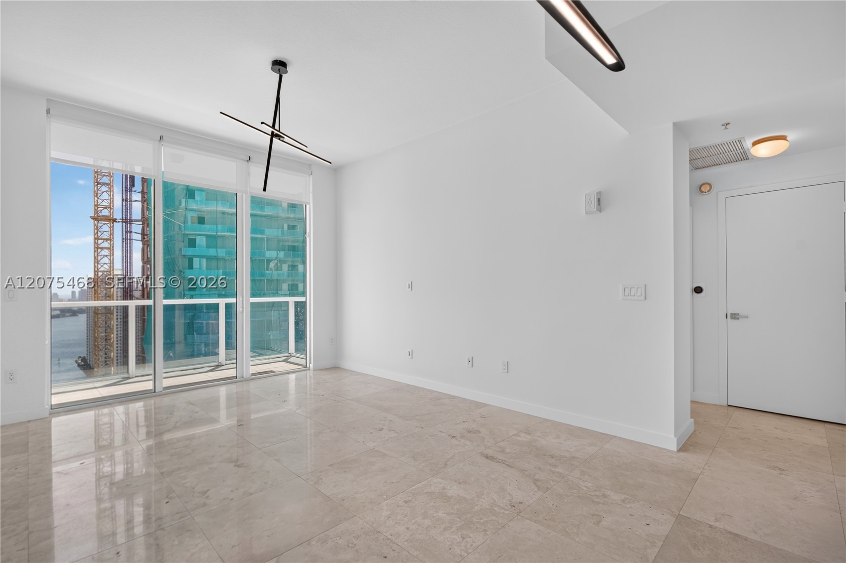 31 SE 5th St #4212, Miami FL 33131