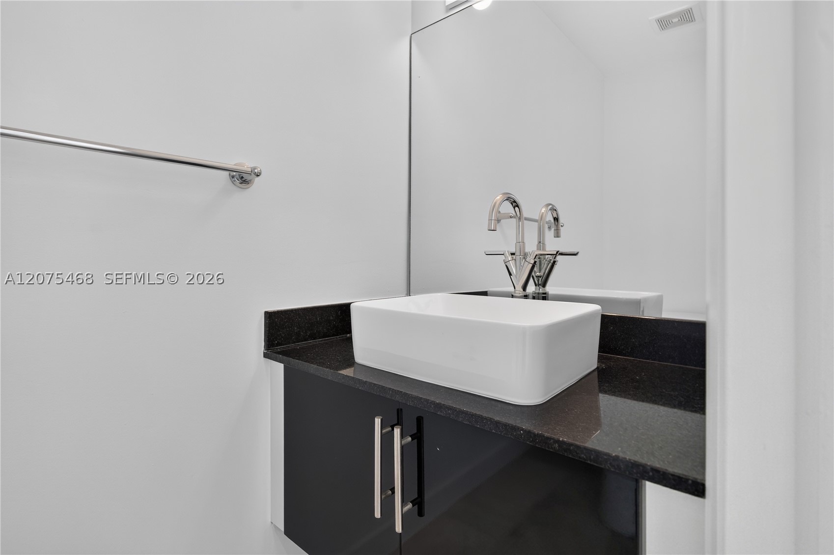 31 SE 5th St #4212, Miami FL 33131