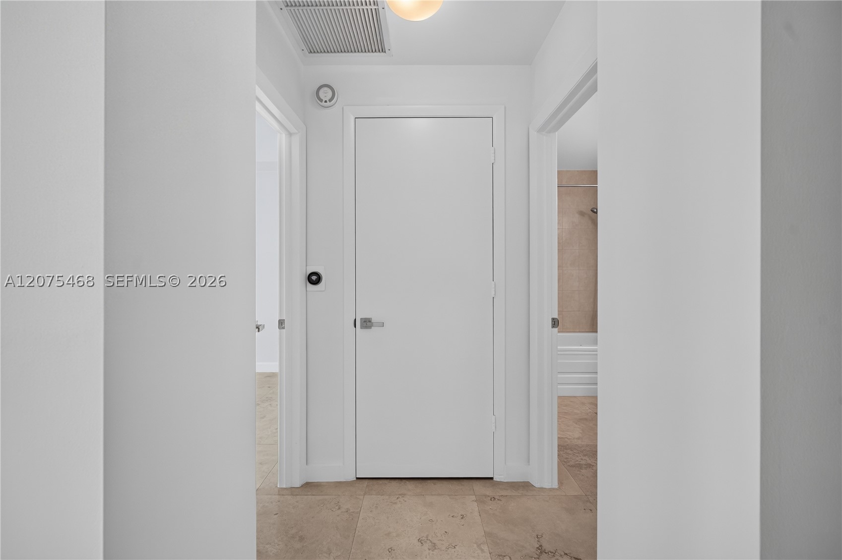 31 SE 5th St #4212, Miami FL 33131