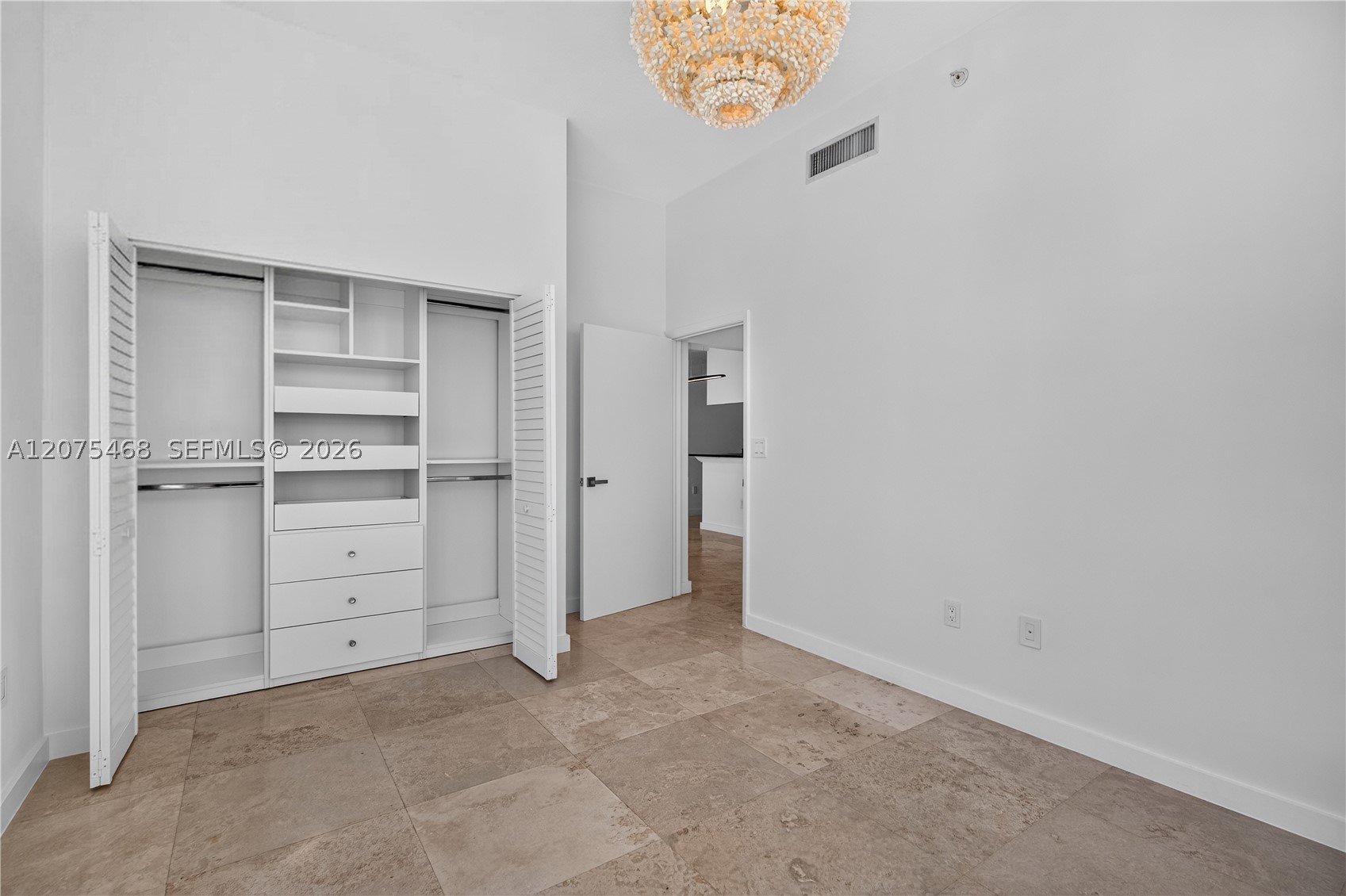 31 SE 5th St #4212, Miami FL 33131