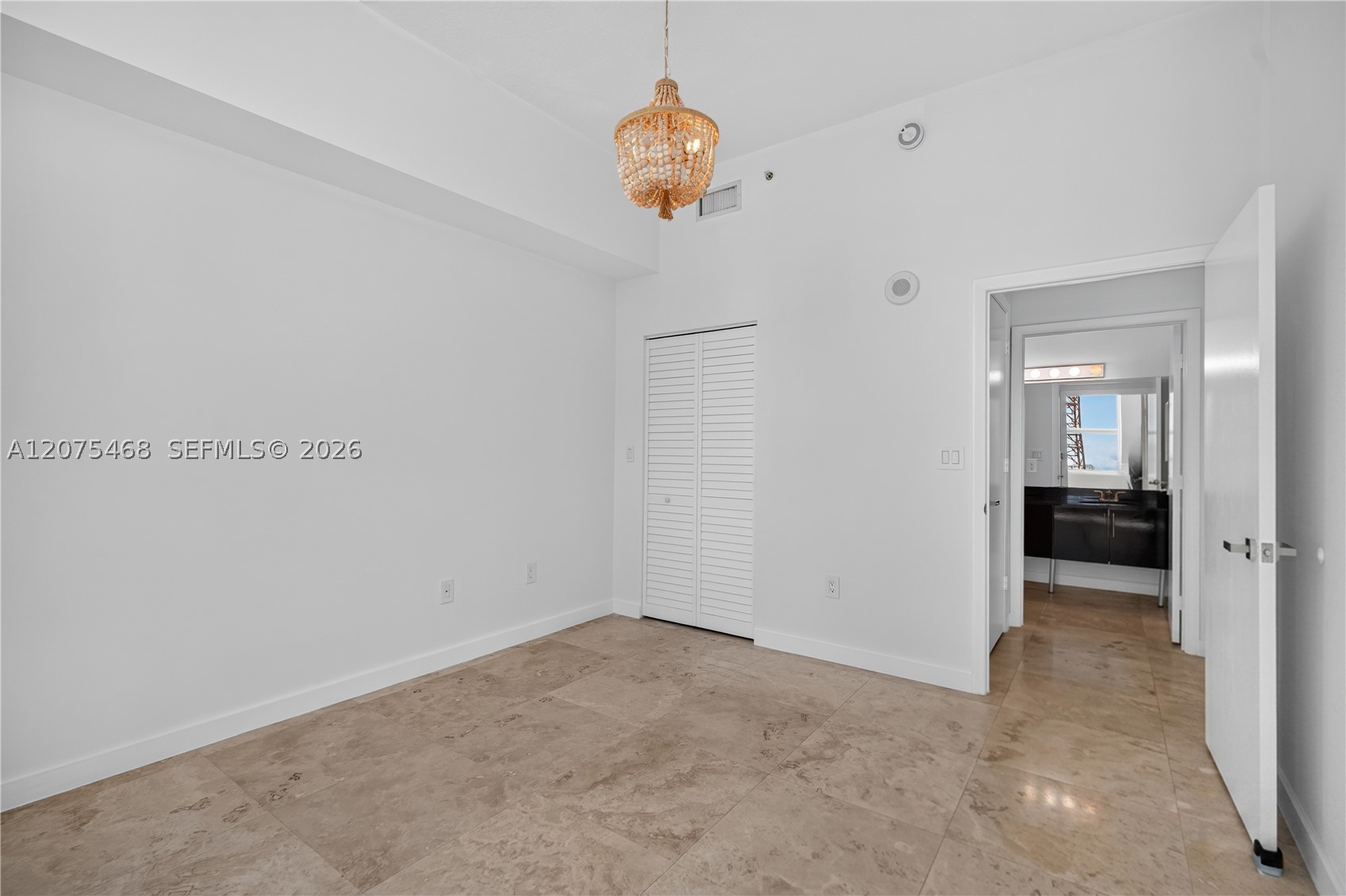 31 SE 5th St #4212, Miami FL 33131