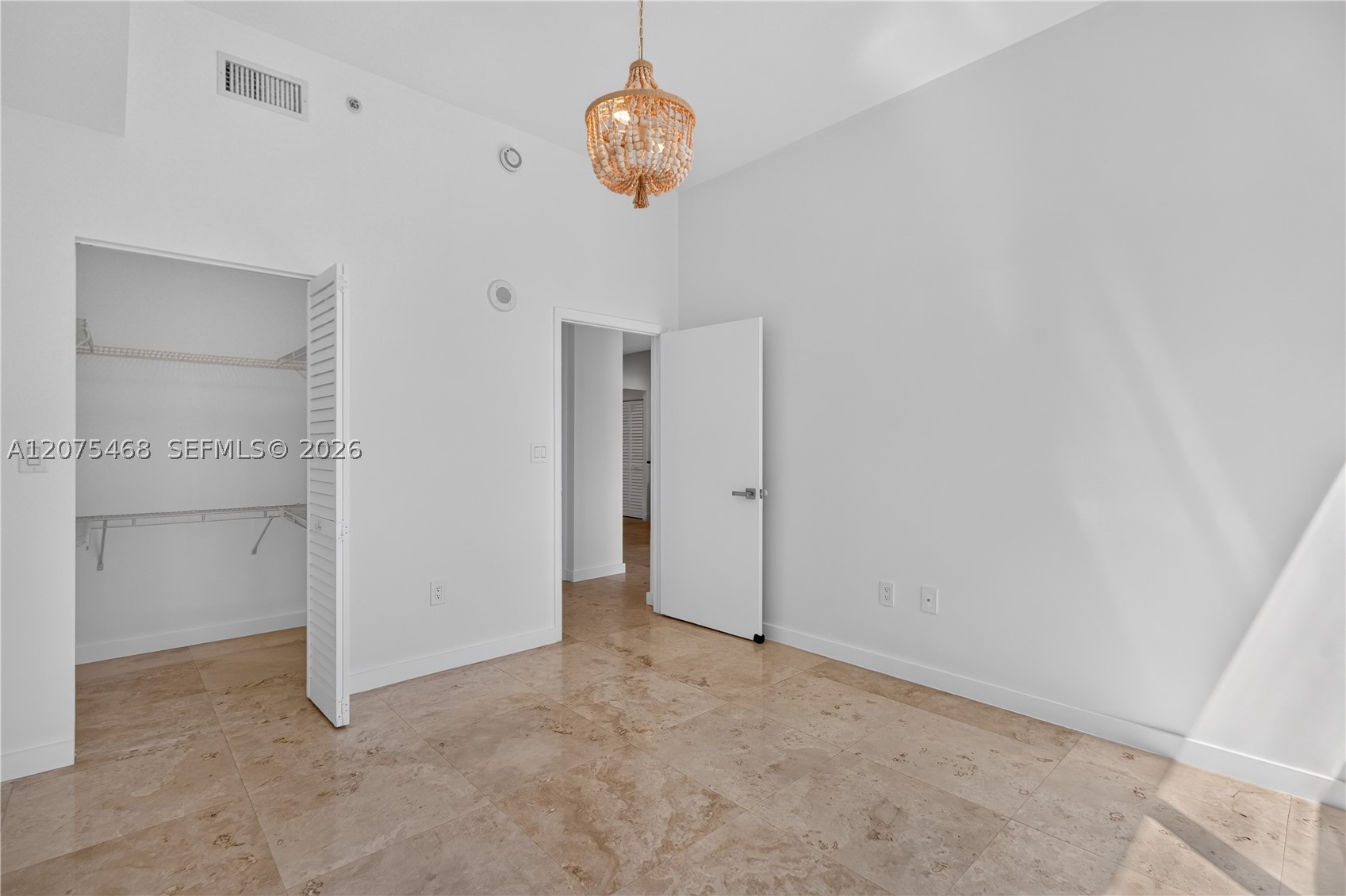 31 SE 5th St #4212, Miami FL 33131