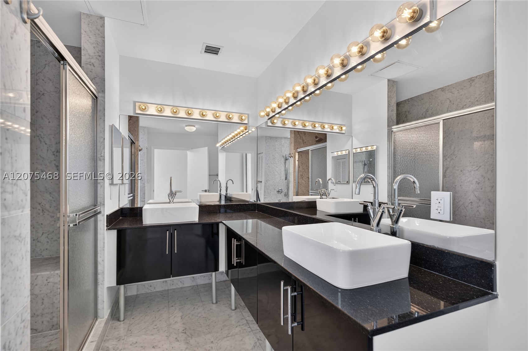 31 SE 5th St #4212, Miami FL 33131