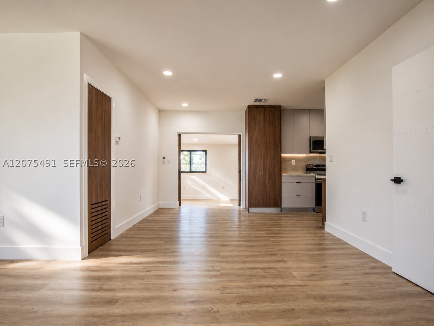 4212 SW 98th Ave, Miami FL 33165