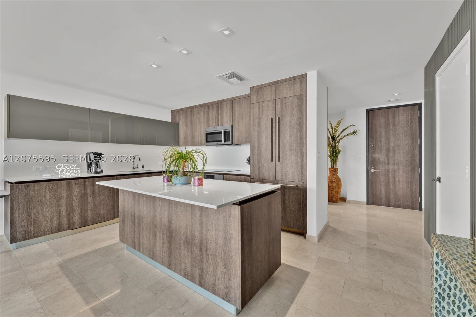 88 SW 7th St #2204, Miami FL 33130