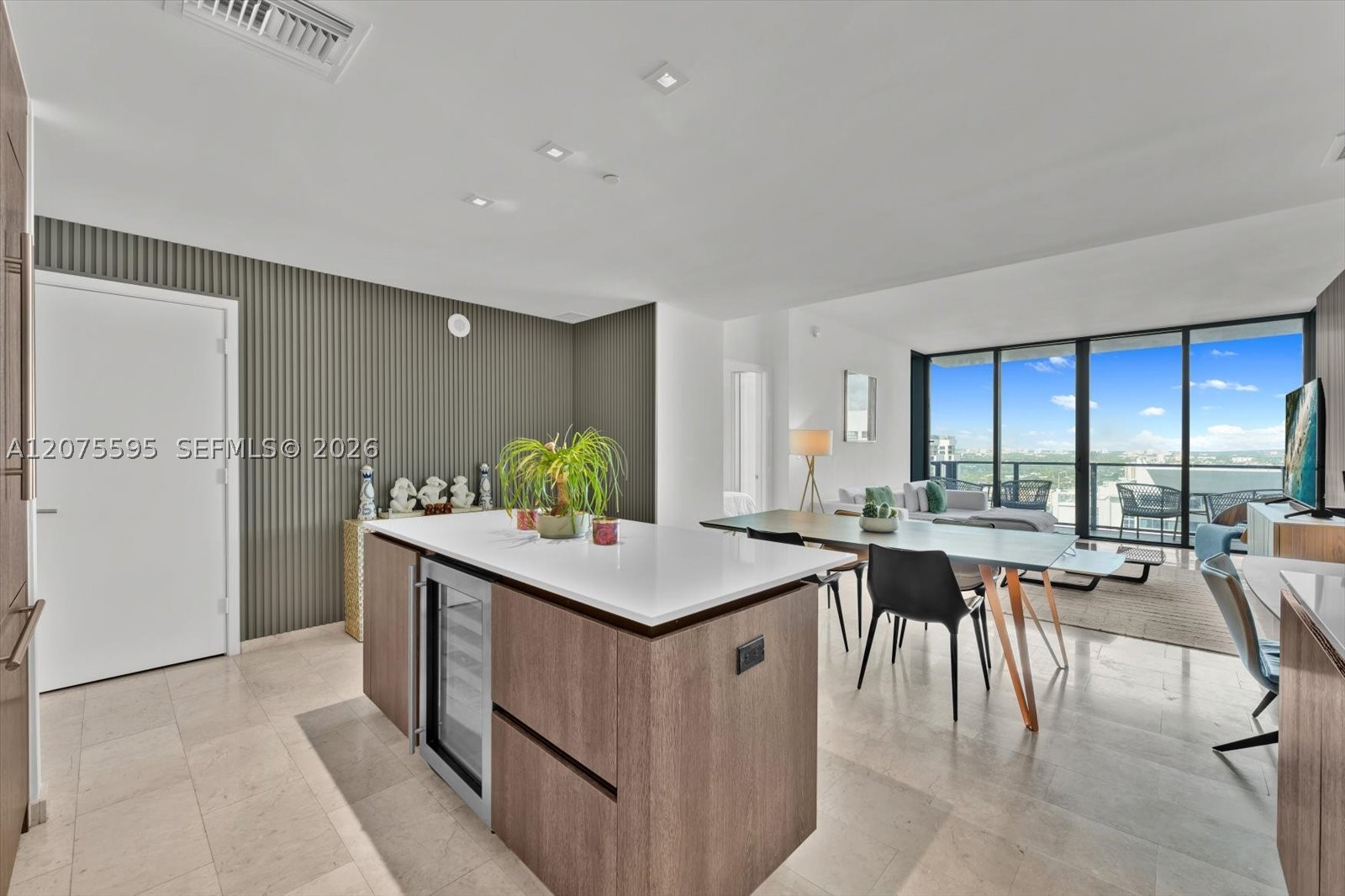 88 SW 7th St #2204, Miami FL 33130