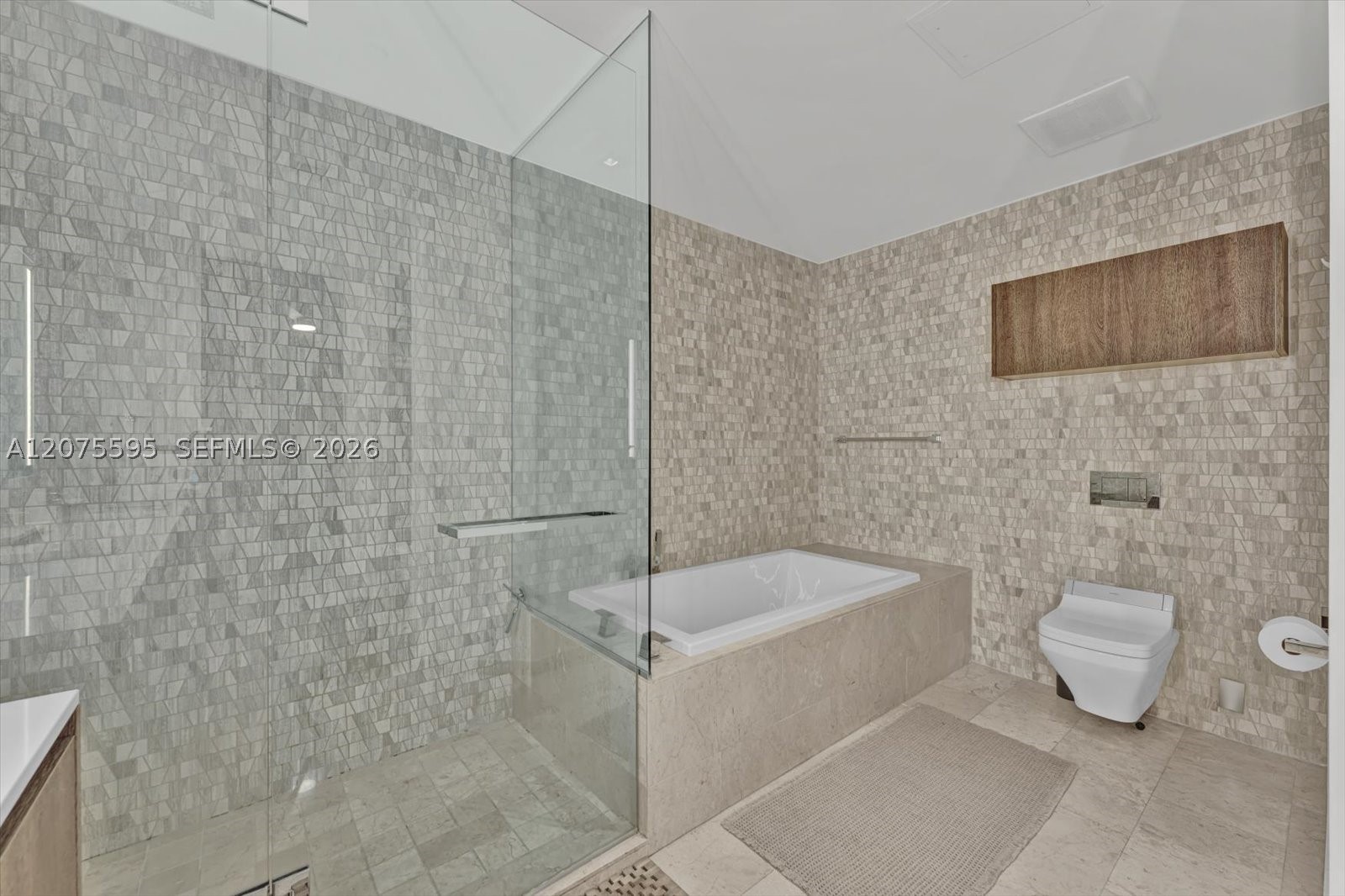 88 SW 7th St #2204, Miami FL 33130