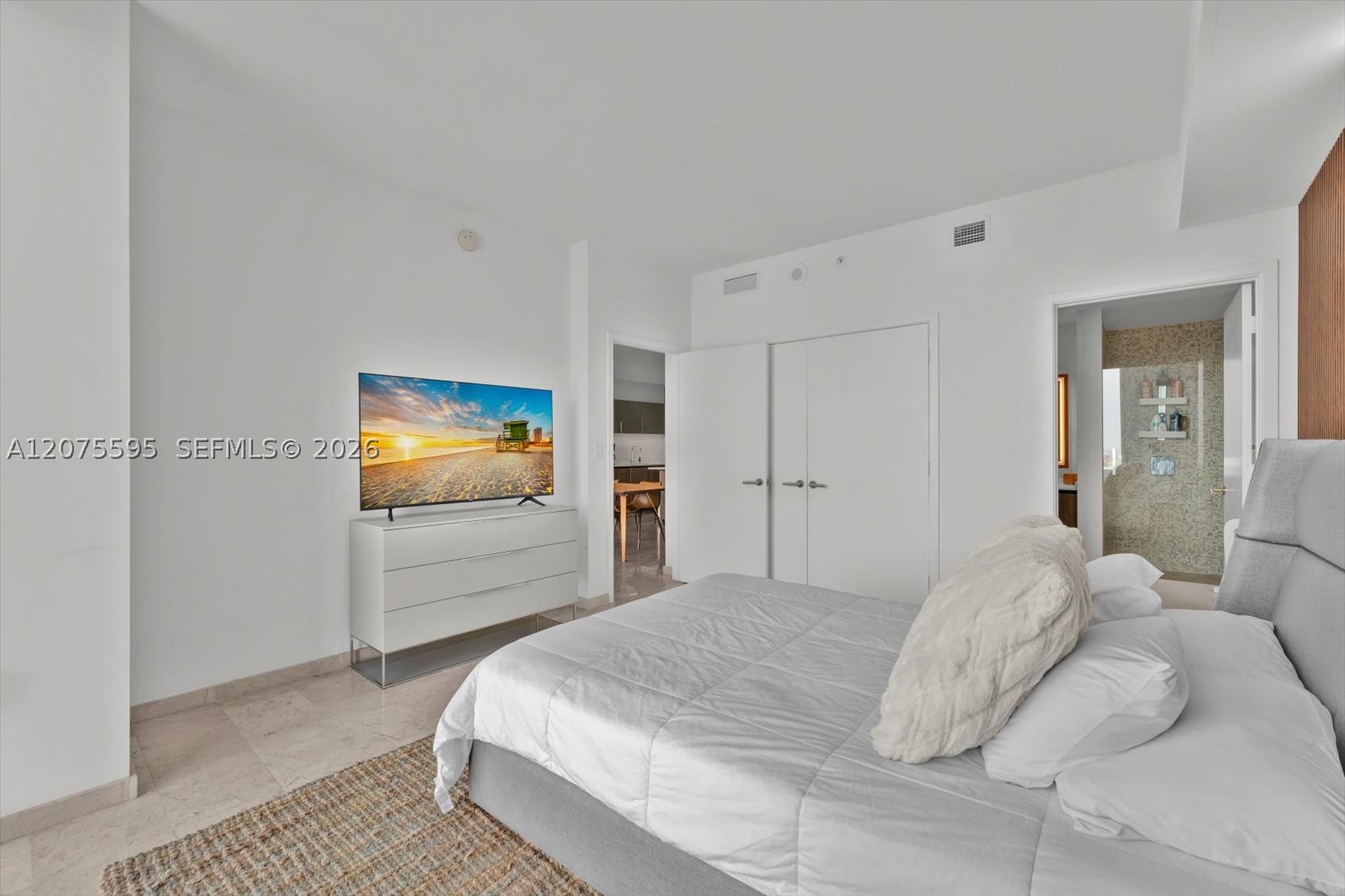 88 SW 7th St #2204, Miami FL 33130
