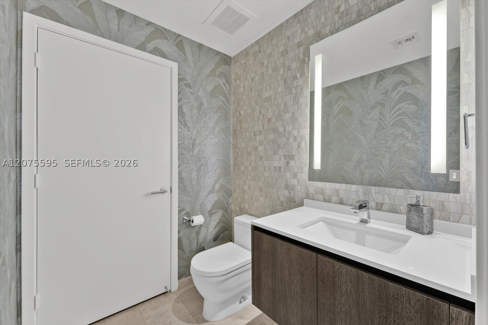 88 SW 7th St #2204, Miami FL 33130