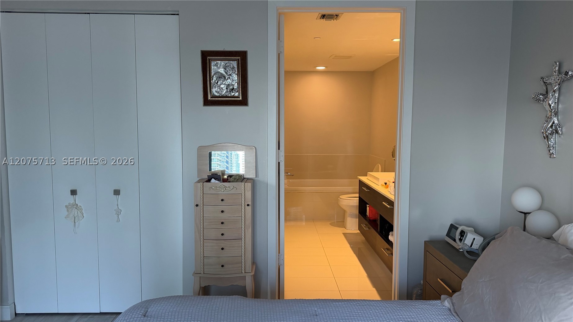 45 SW 9th St #1106, Miami FL 33130