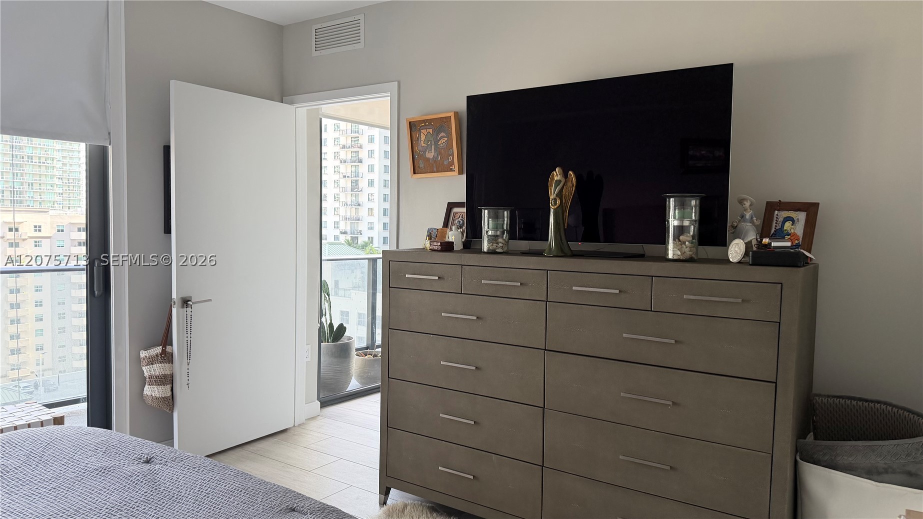 45 SW 9th St #1106, Miami FL 33130
