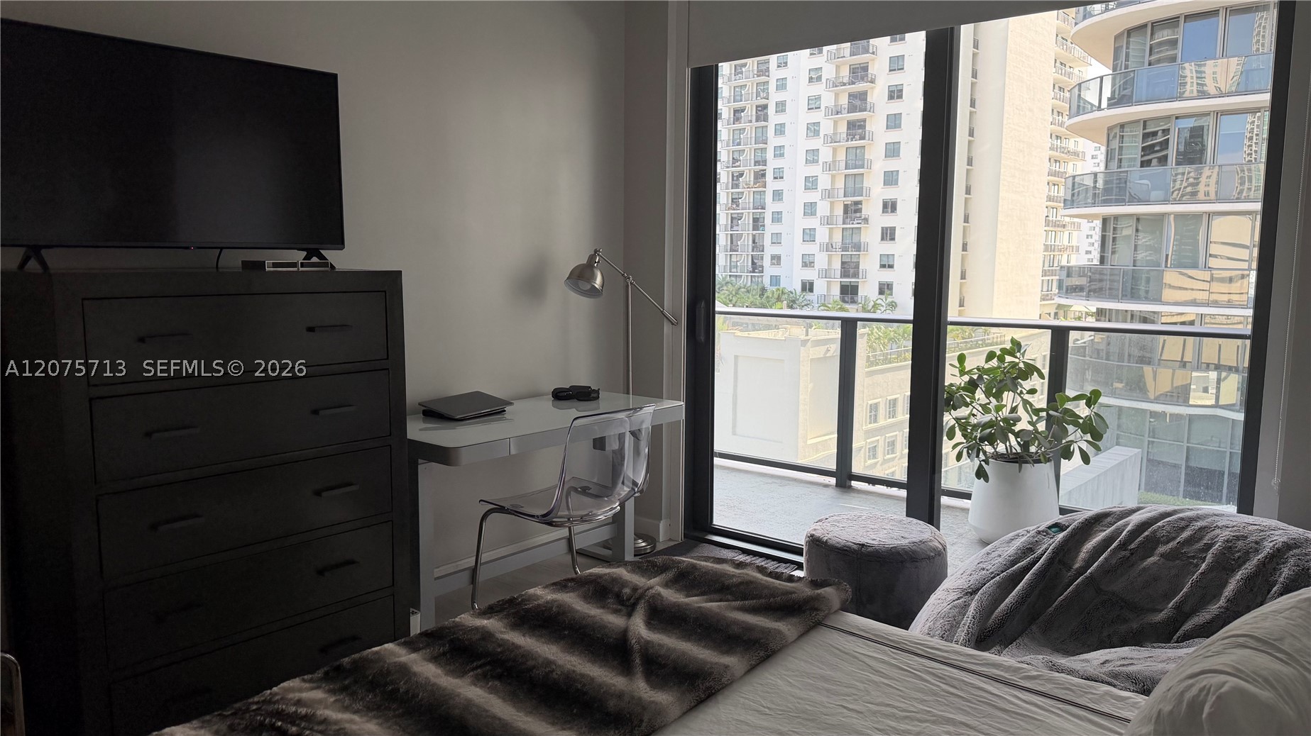45 SW 9th St #1106, Miami FL 33130