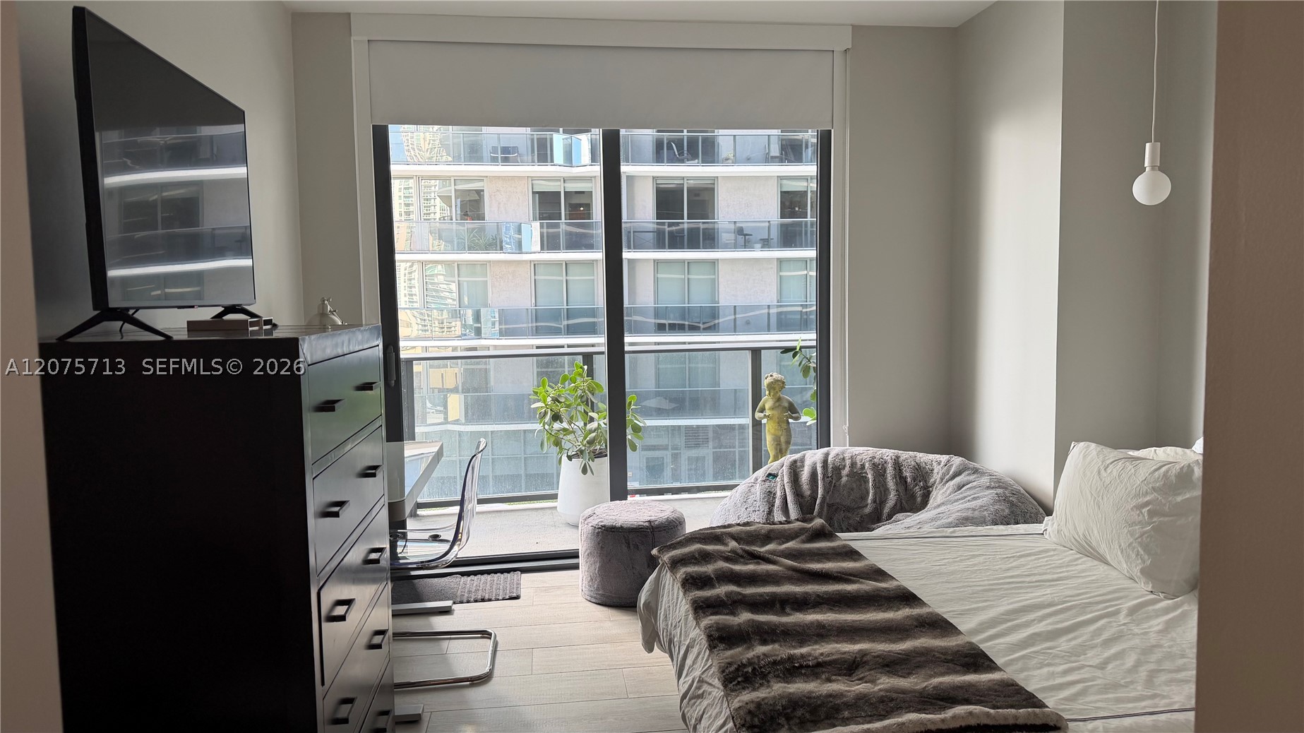 45 SW 9th St #1106, Miami FL 33130