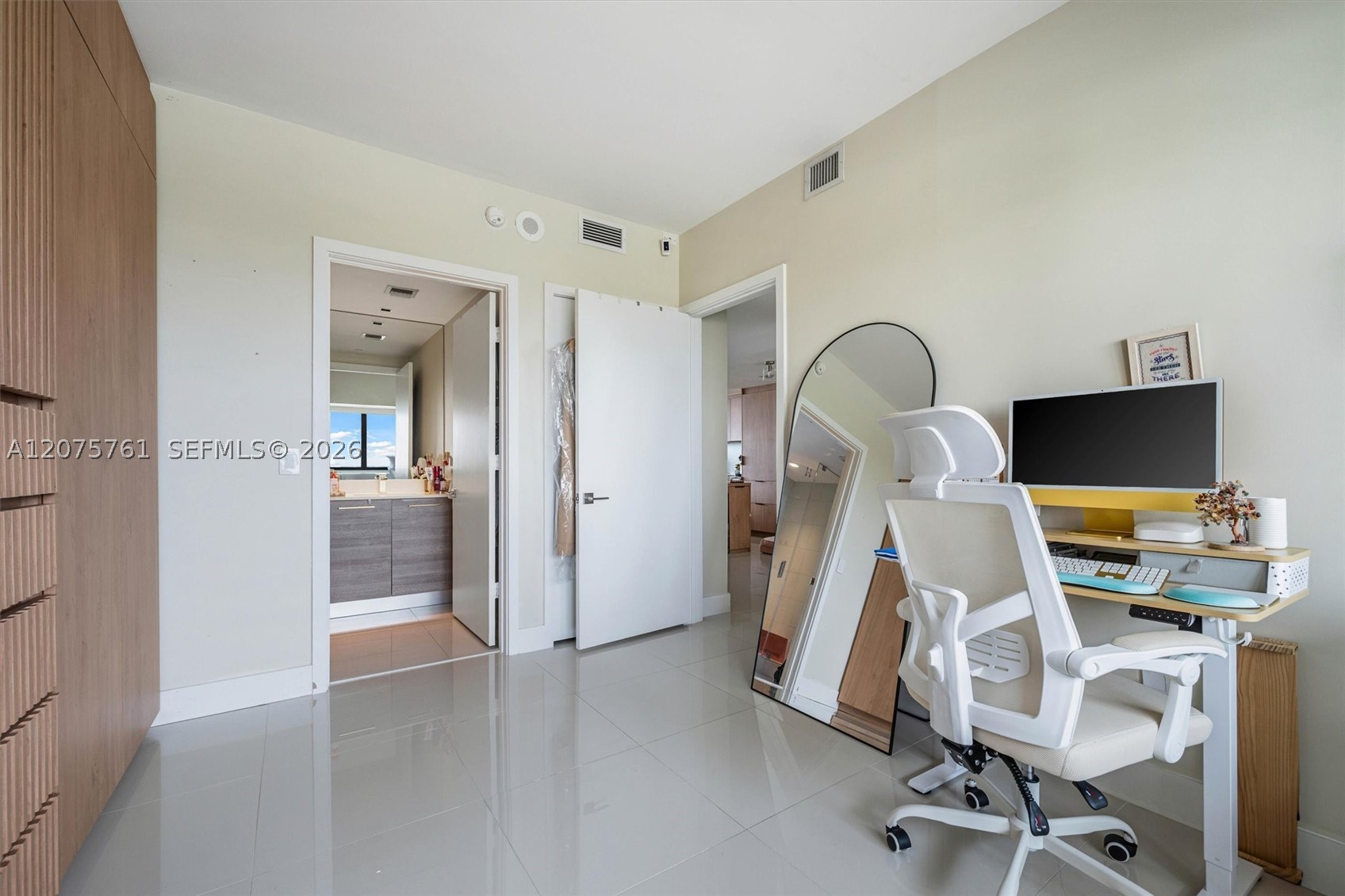 650 NE 32nd St #1203, Miami FL 33137