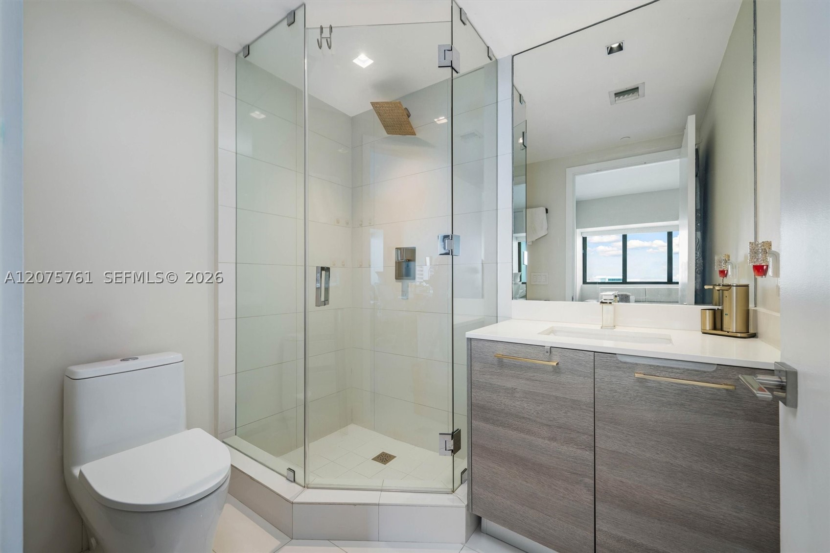650 NE 32nd St #1203, Miami FL 33137