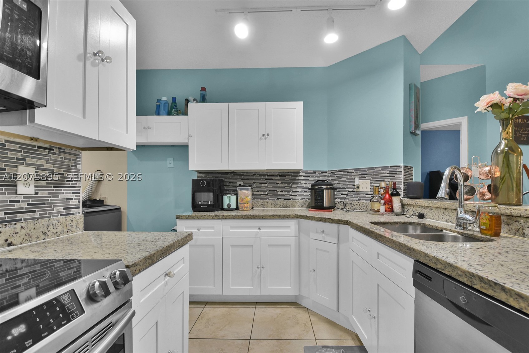 1419 Avon Ln #216, North Lauderdale FL 33068