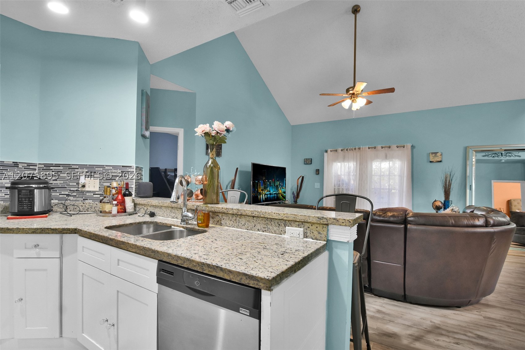 1419 Avon Ln #216, North Lauderdale FL 33068