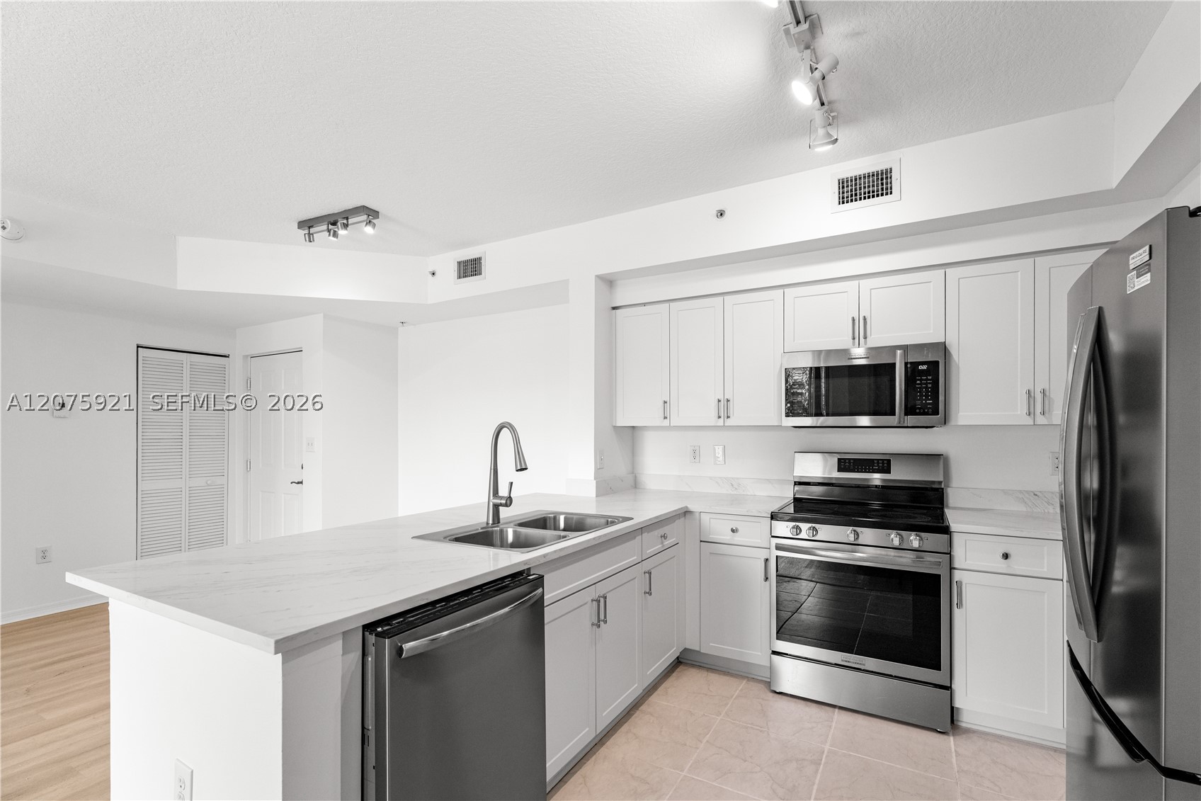 6851 SW 44th St #209, Miami FL 33155