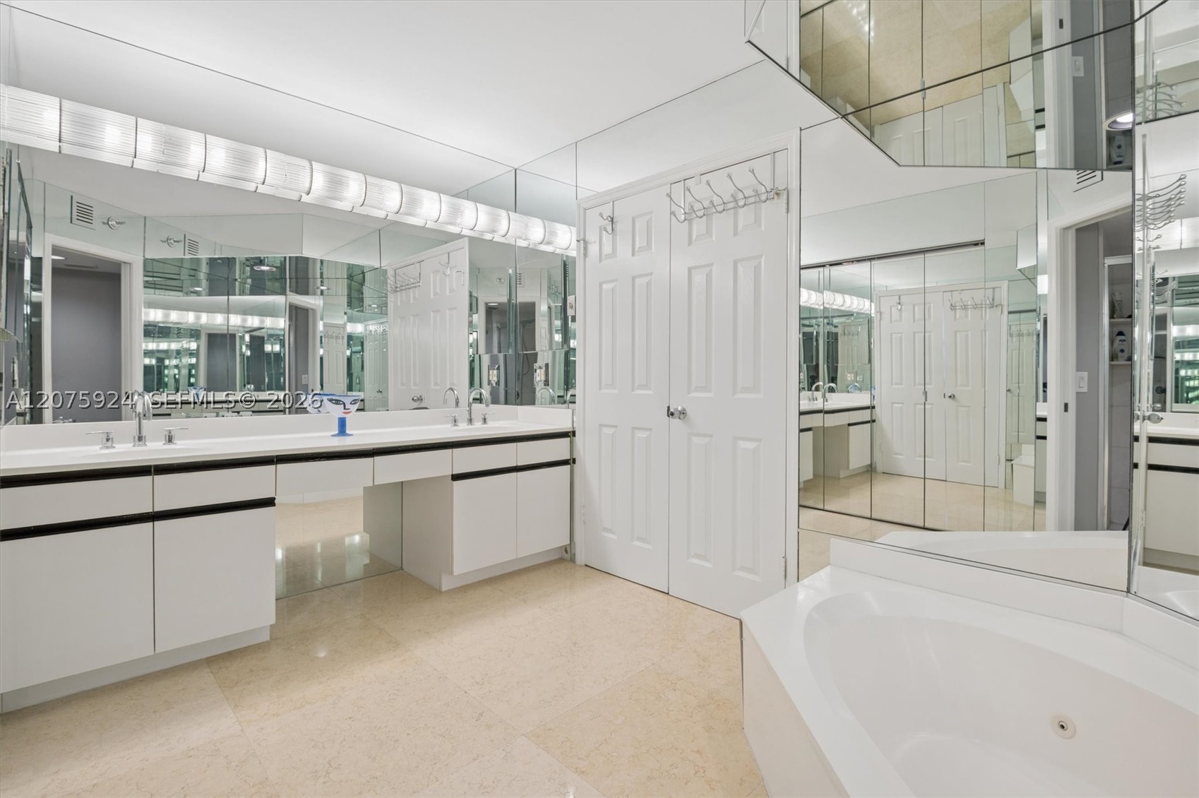 3500 Mystic Pointe Dr #805, Aventura FL 33180