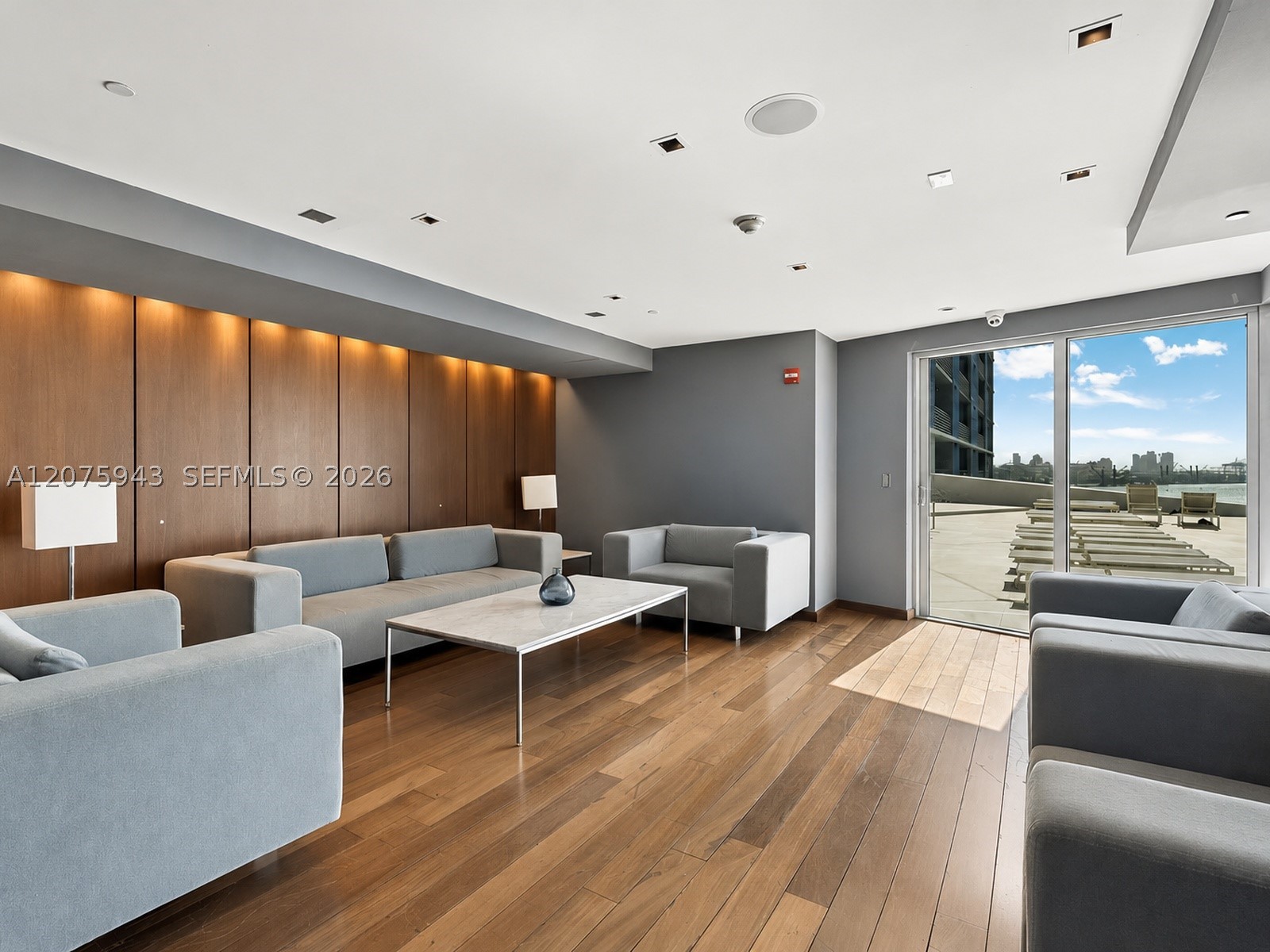 335 S Biscayne Blvd #1503, Miami FL 33131