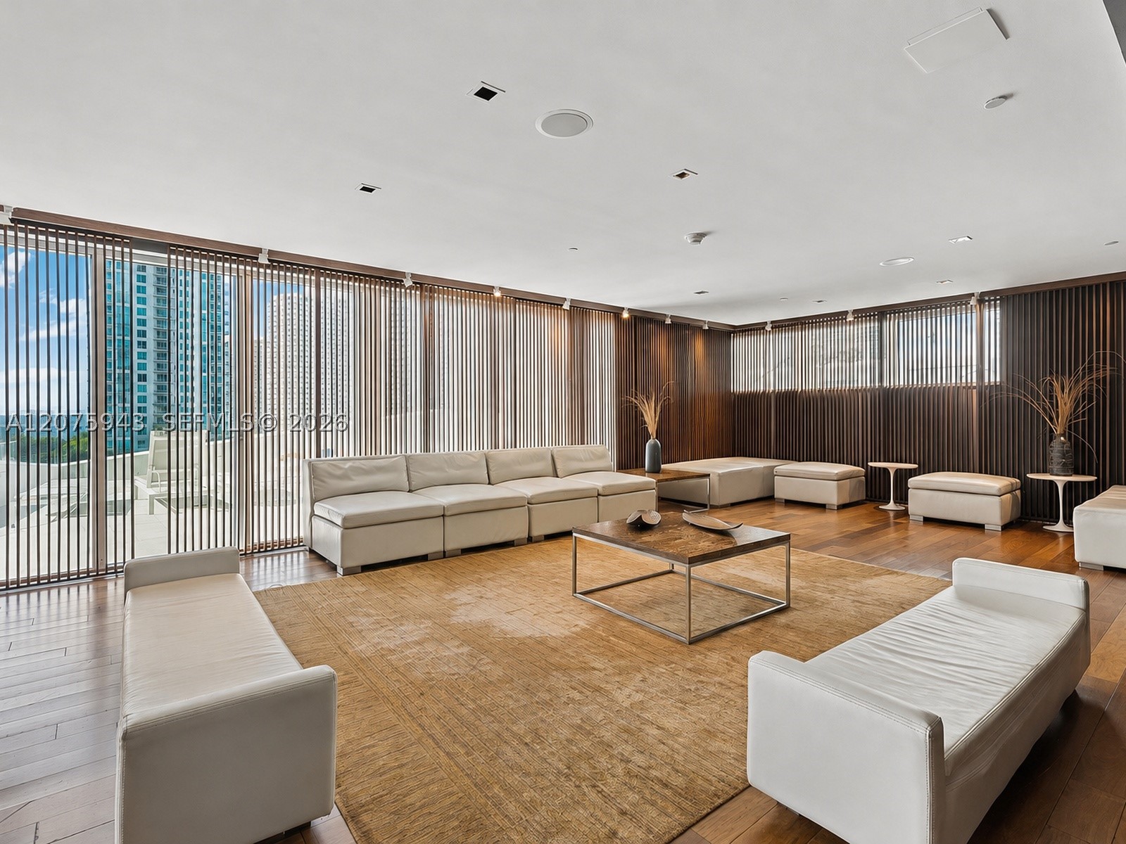 335 S Biscayne Blvd #1503, Miami FL 33131