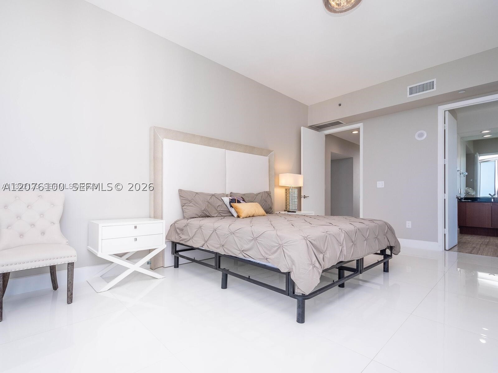 15901 Collins Ave #2504, Sunny Isles Beach FL 33160