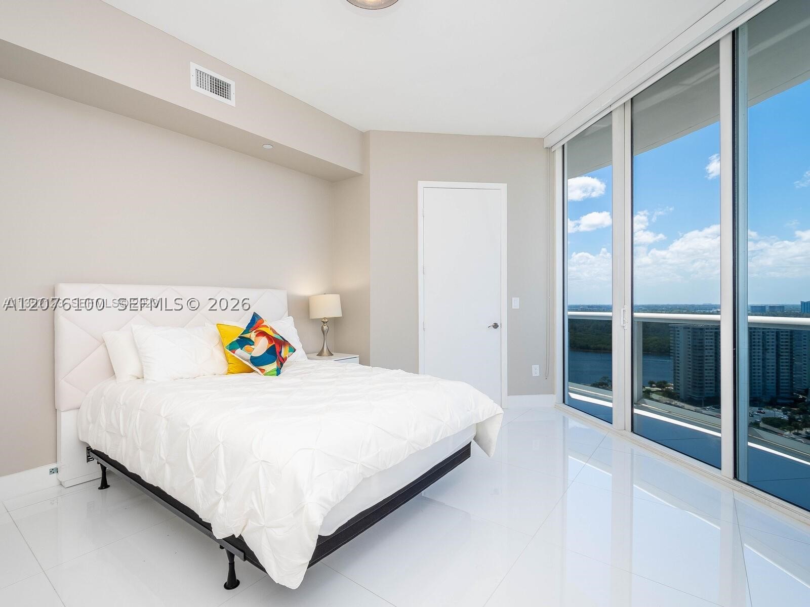 15901 Collins Ave #2504, Sunny Isles Beach FL 33160