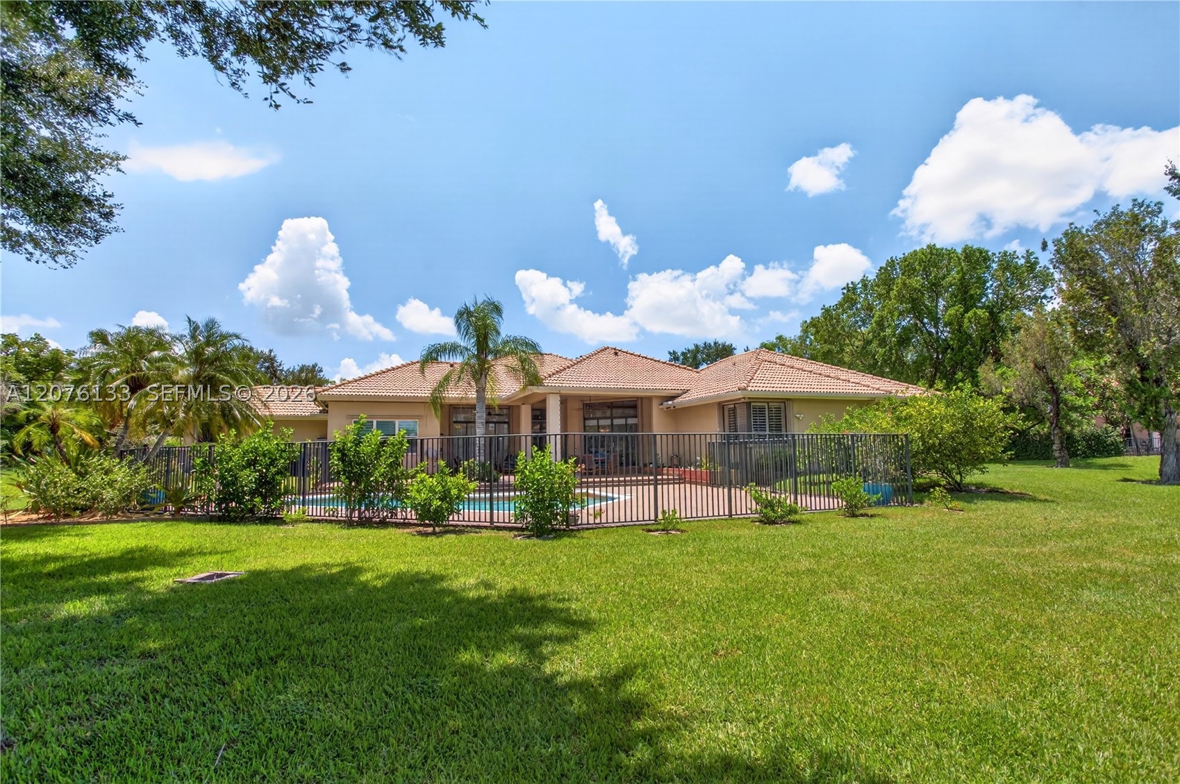 2725 Hunter Rd, Weston FL 33331