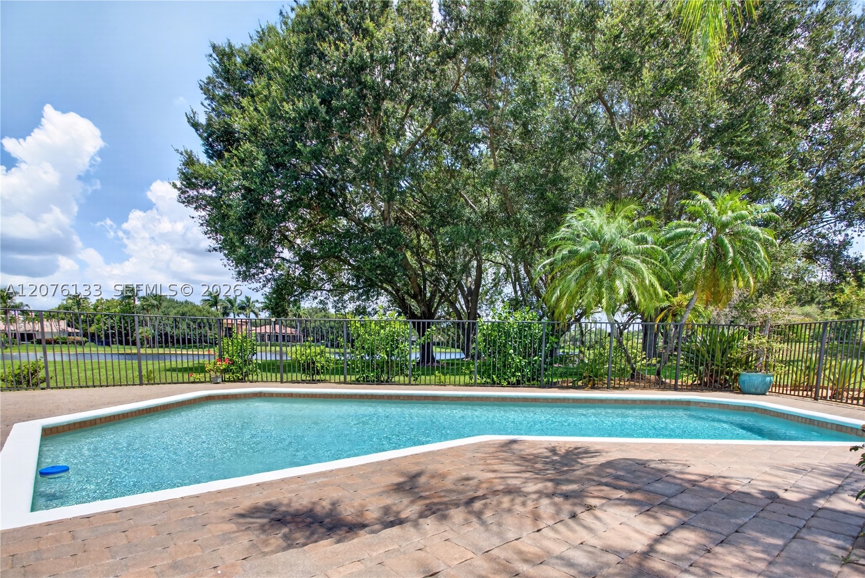 2725 Hunter Rd, Weston FL 33331
