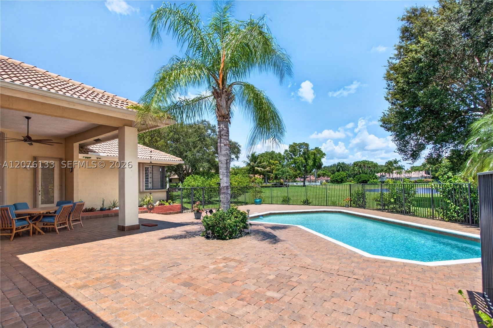 2725 Hunter Rd, Weston FL 33331