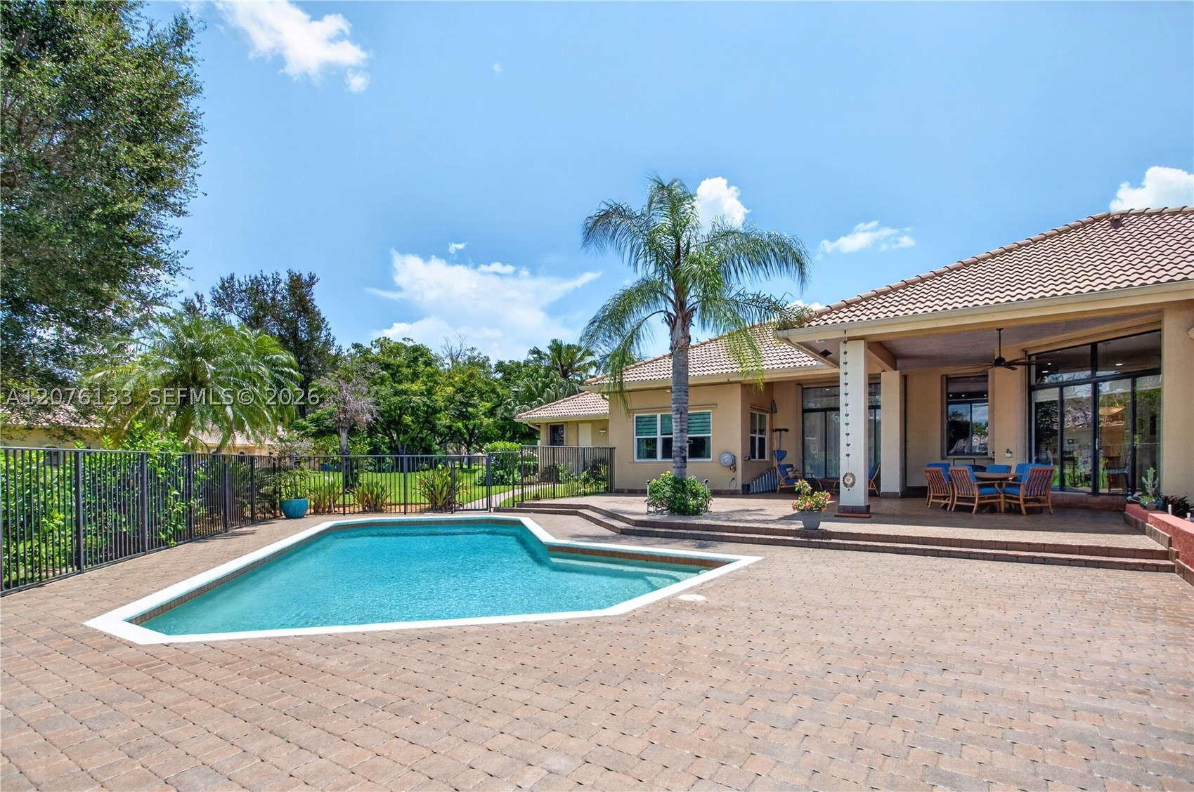 2725 Hunter Rd, Weston FL 33331