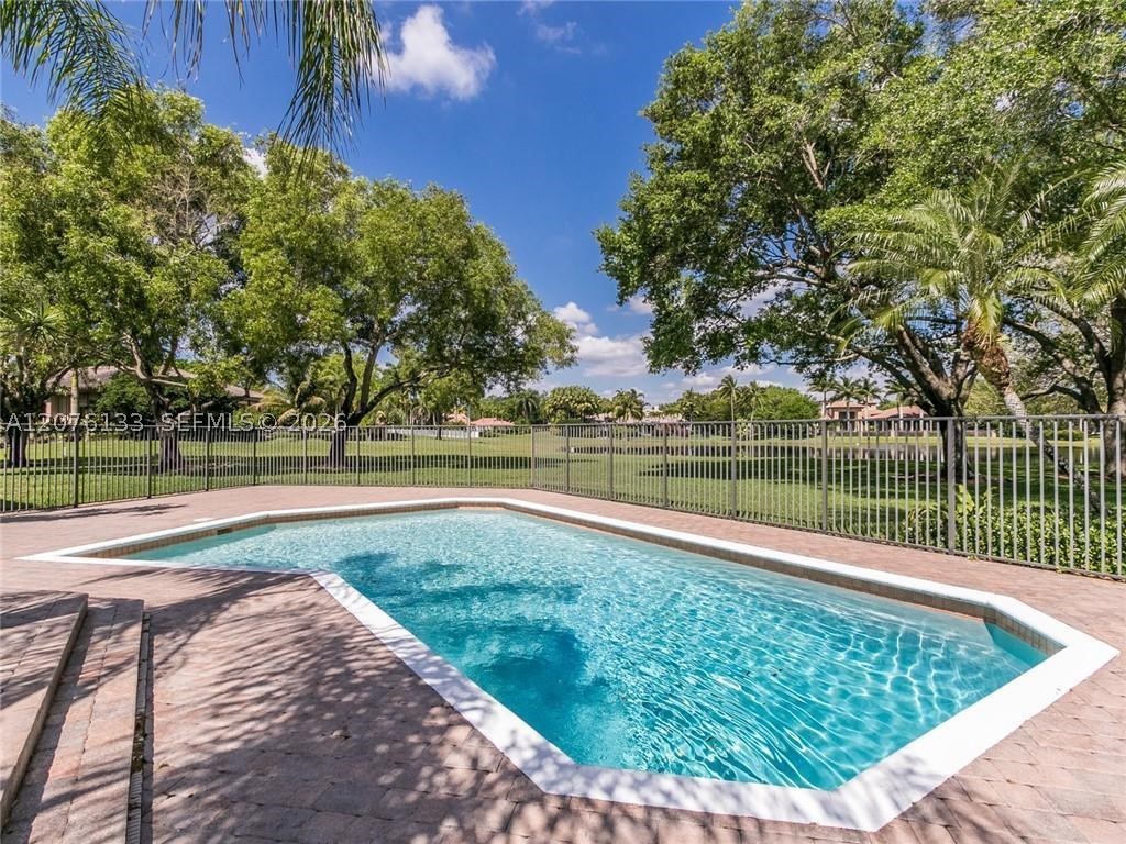 2725 Hunter Rd, Weston FL 33331