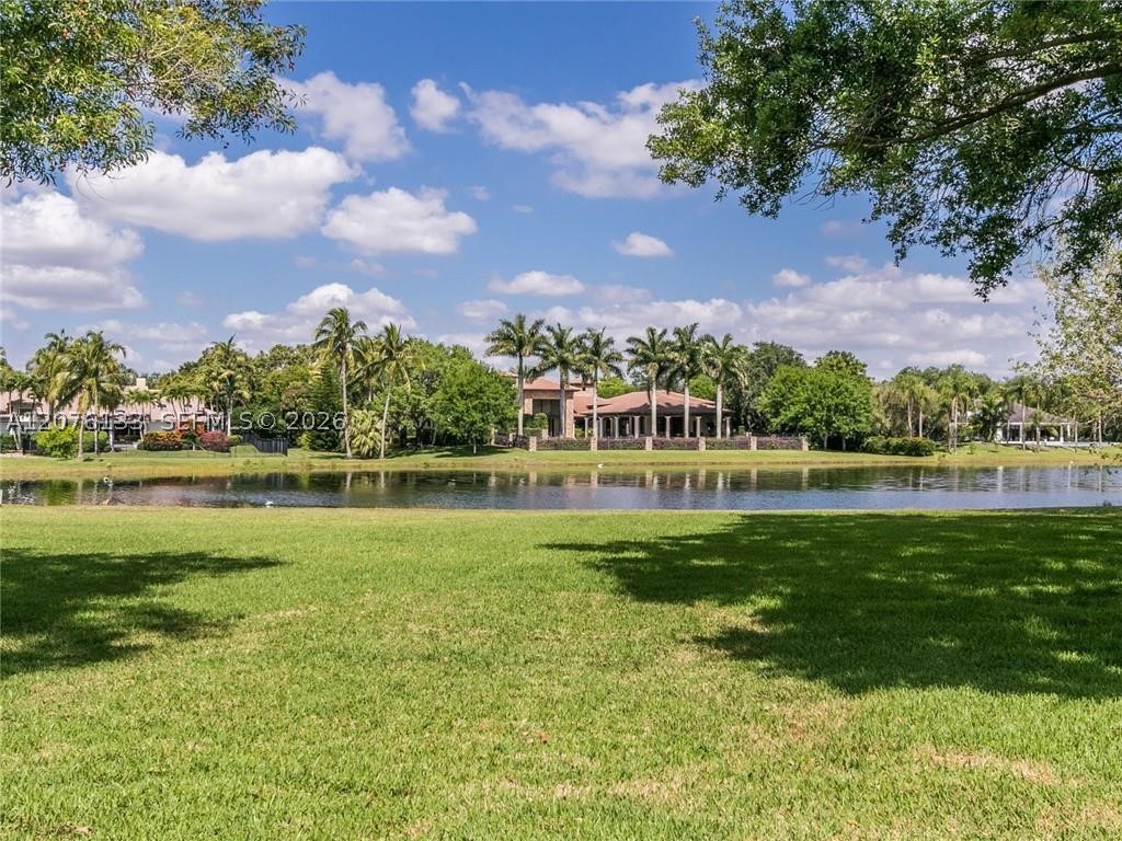 2725 Hunter Rd, Weston FL 33331