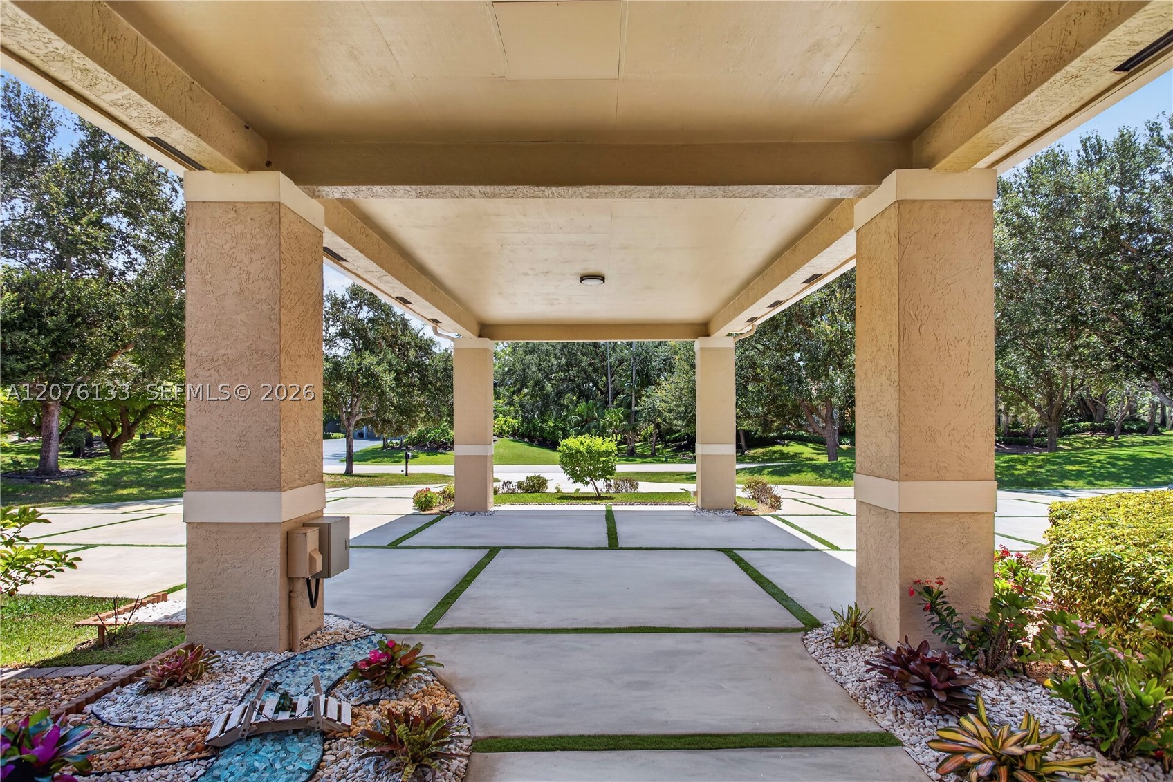 2725 Hunter Rd, Weston FL 33331
