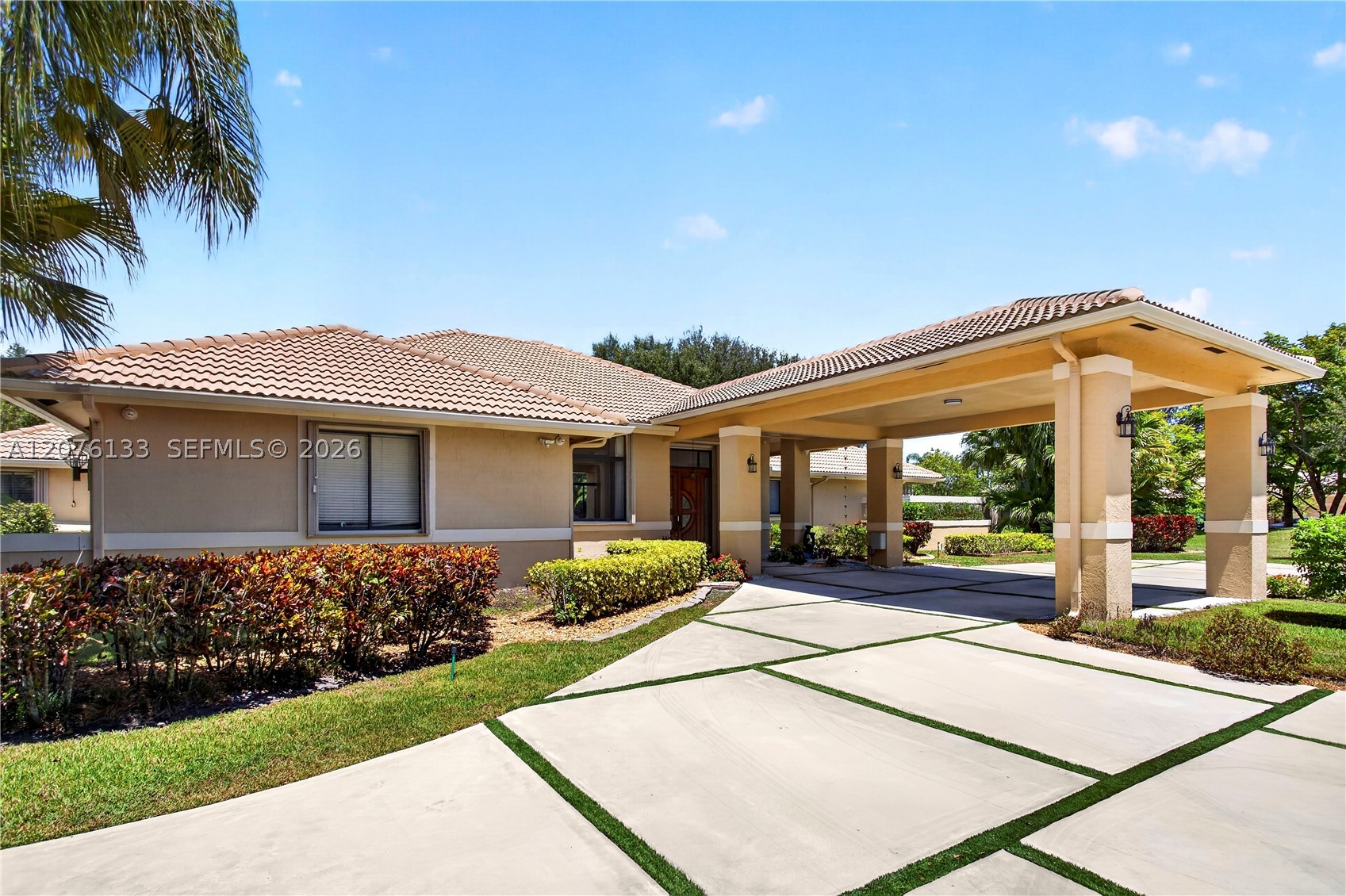 2725 Hunter Rd, Weston FL 33331
