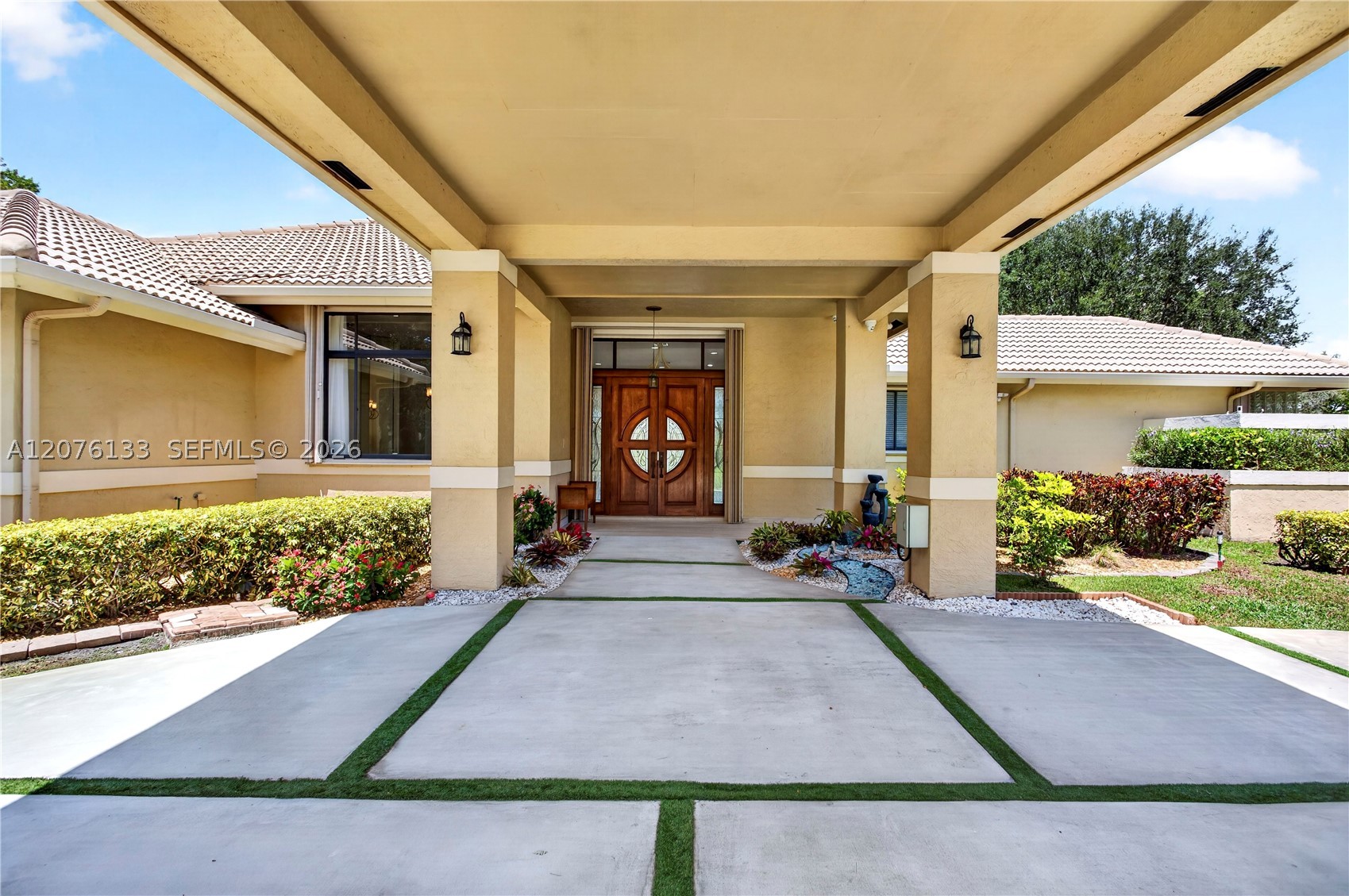 2725 Hunter Rd, Weston FL 33331