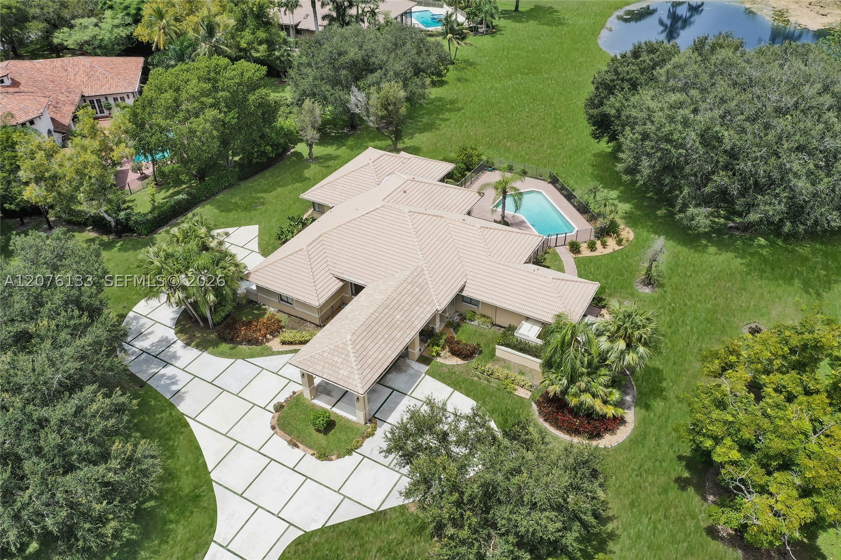 2725 Hunter Rd, Weston FL 33331
