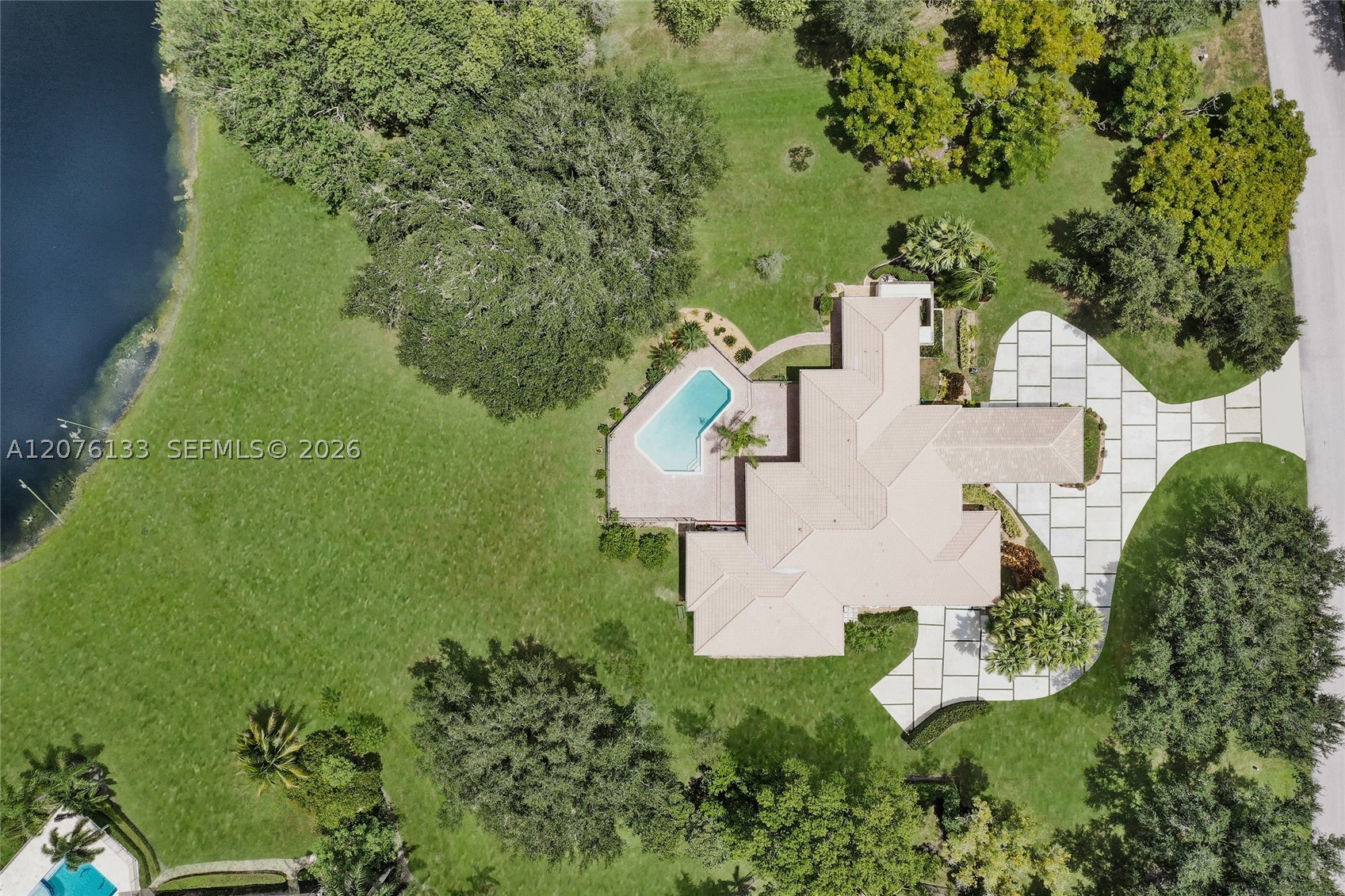 2725 Hunter Rd, Weston FL 33331
